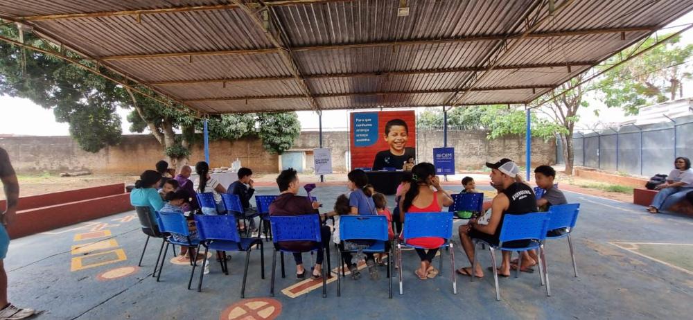 Capa da notícia: Mais de 200 migrantes e refugiados são capacitados para atuar em serviços de organização de ambientes no DF